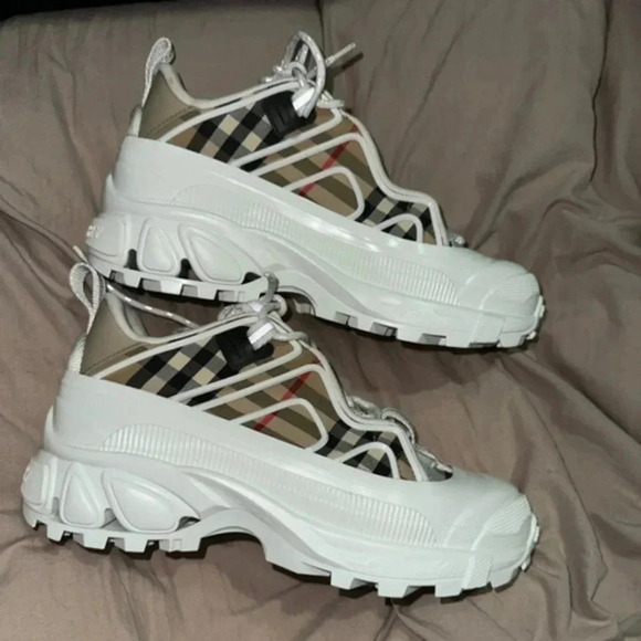 BURBERRY Classic Pattern Low Top White Chunky Sneaker Size 36.5 - Picture 1 of 6